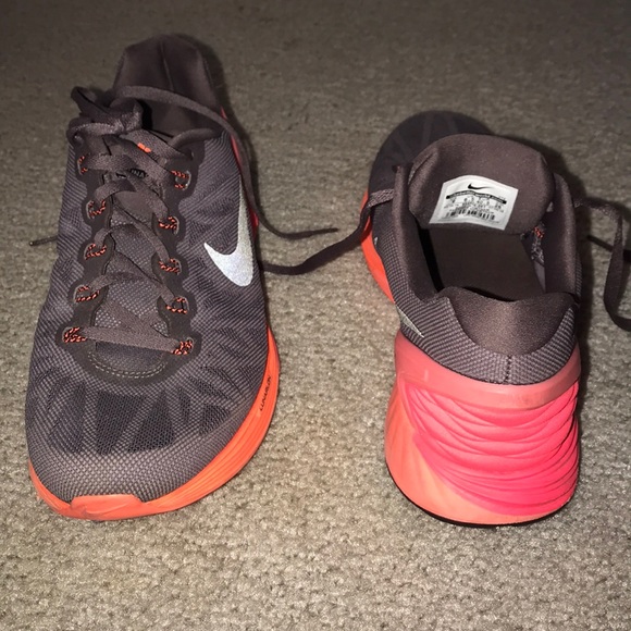 NIKE SHOES - Picture 3 of 4